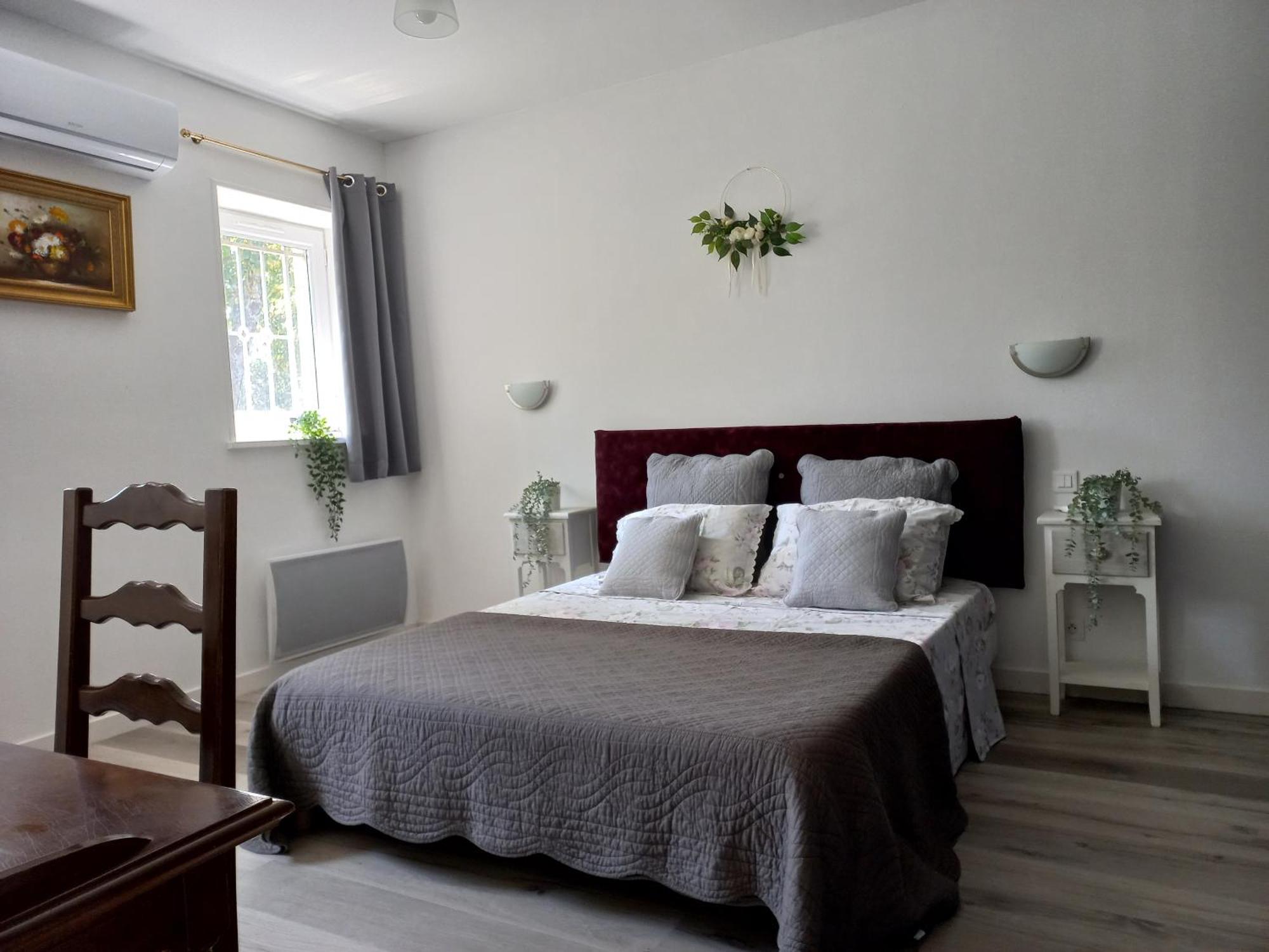 Domaine De Fontsauzine - Gites Et Chambre D'Hotes Genouille  Экстерьер фото