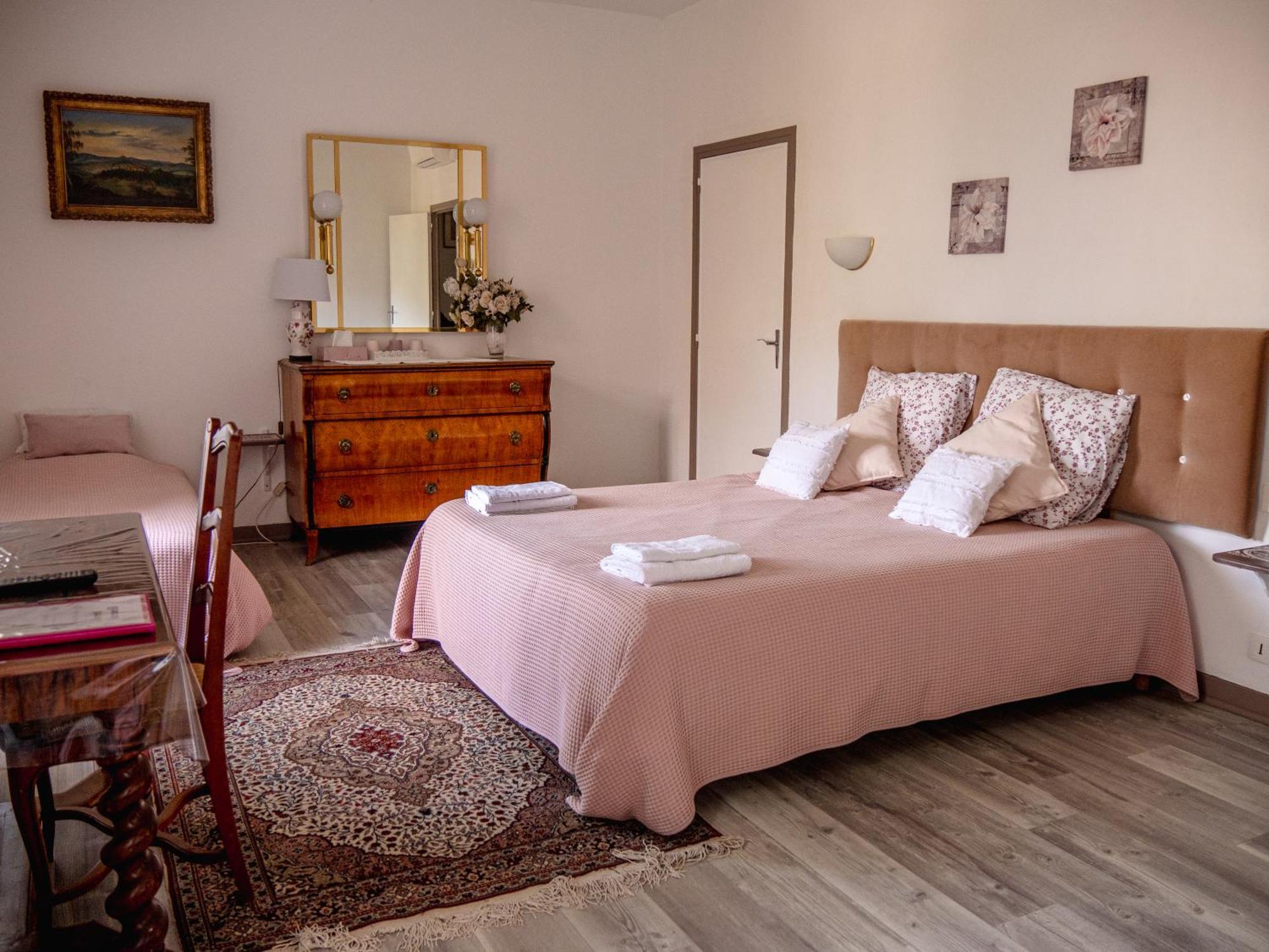 Domaine De Fontsauzine - Gites Et Chambre D'Hotes Genouille  Экстерьер фото
