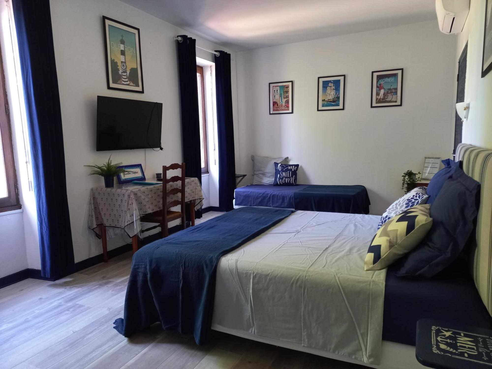 Domaine De Fontsauzine - Gites Et Chambre D'Hotes Genouille  Экстерьер фото