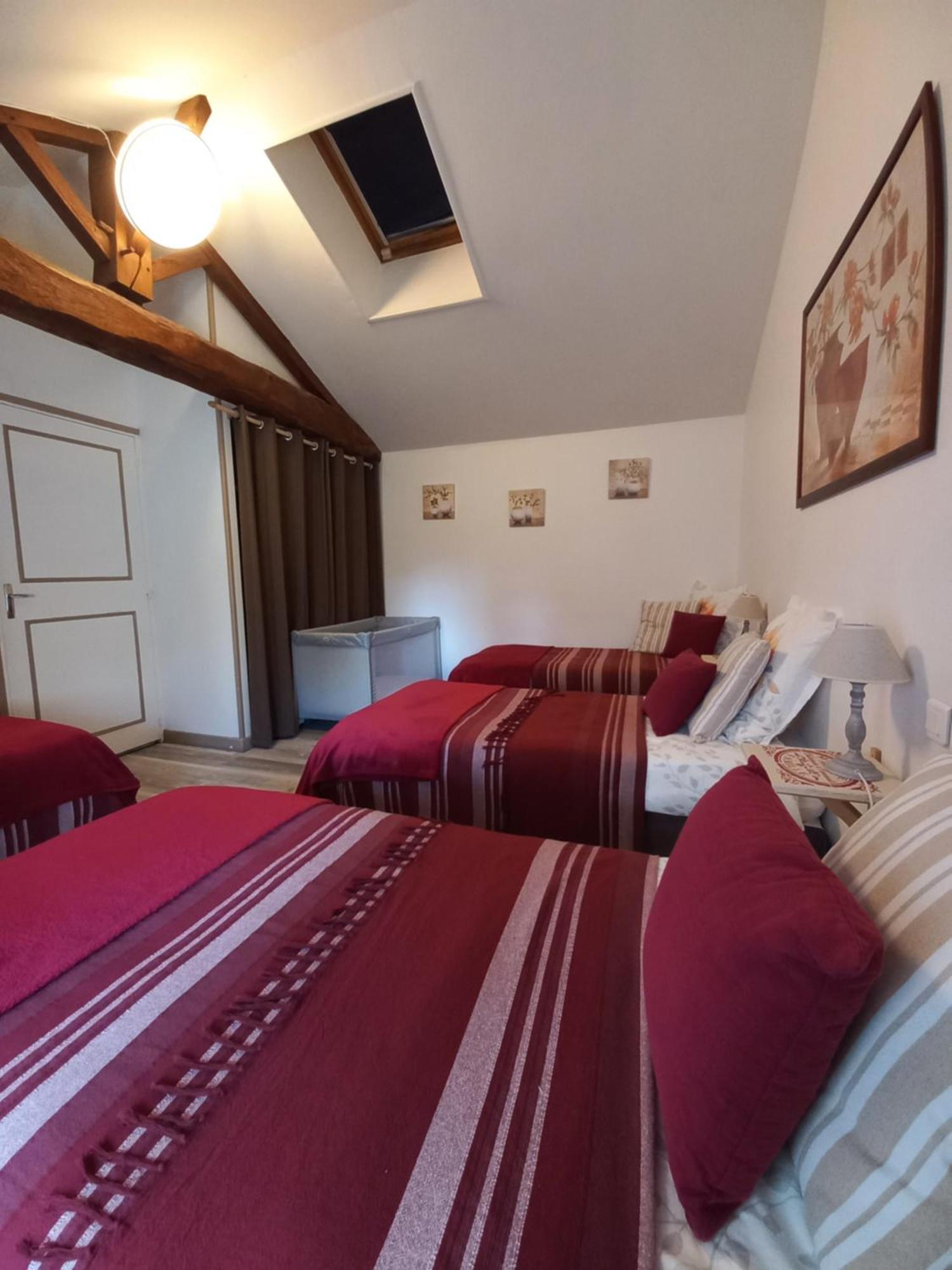 Domaine De Fontsauzine - Gites Et Chambre D'Hotes Genouille  Экстерьер фото