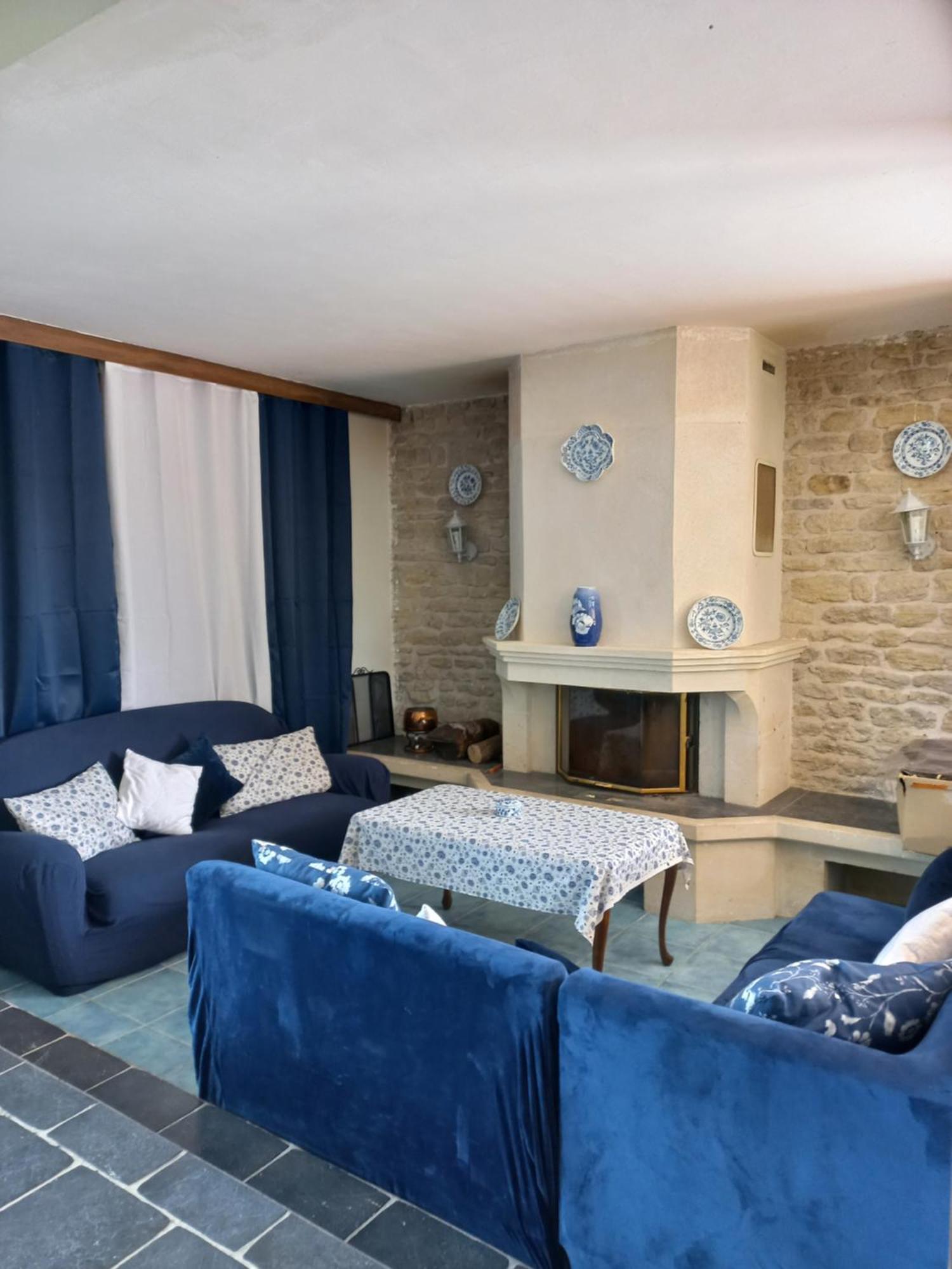 Domaine De Fontsauzine - Gites Et Chambre D'Hotes Genouille  Экстерьер фото