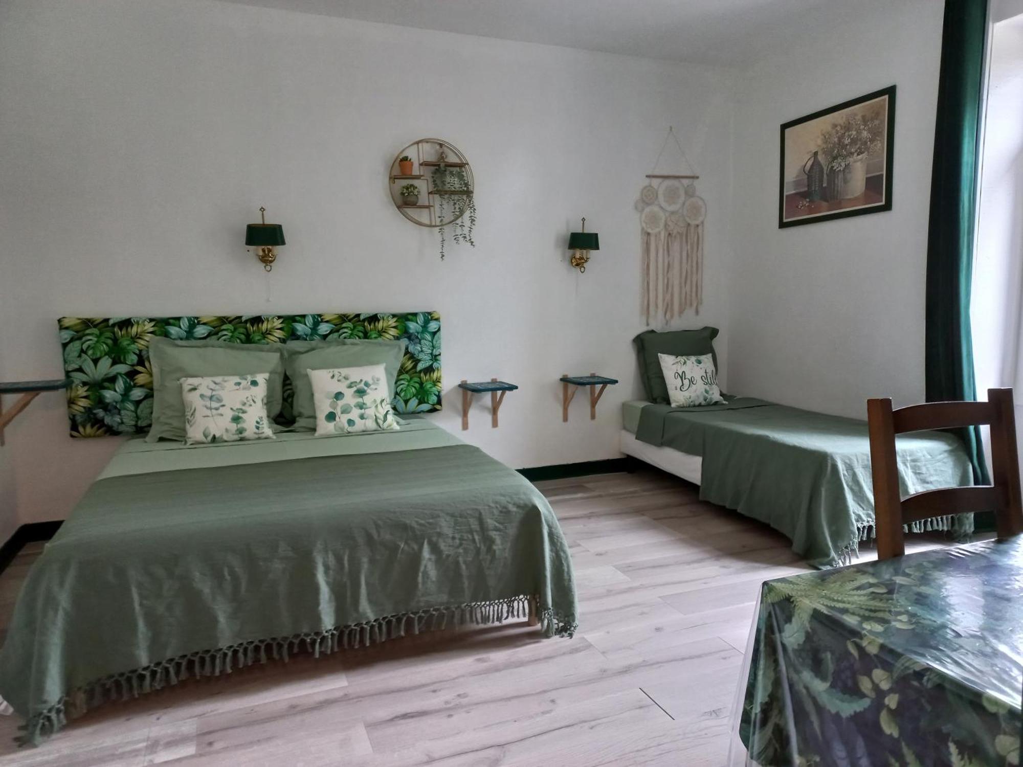 Domaine De Fontsauzine - Gites Et Chambre D'Hotes Genouille  Экстерьер фото