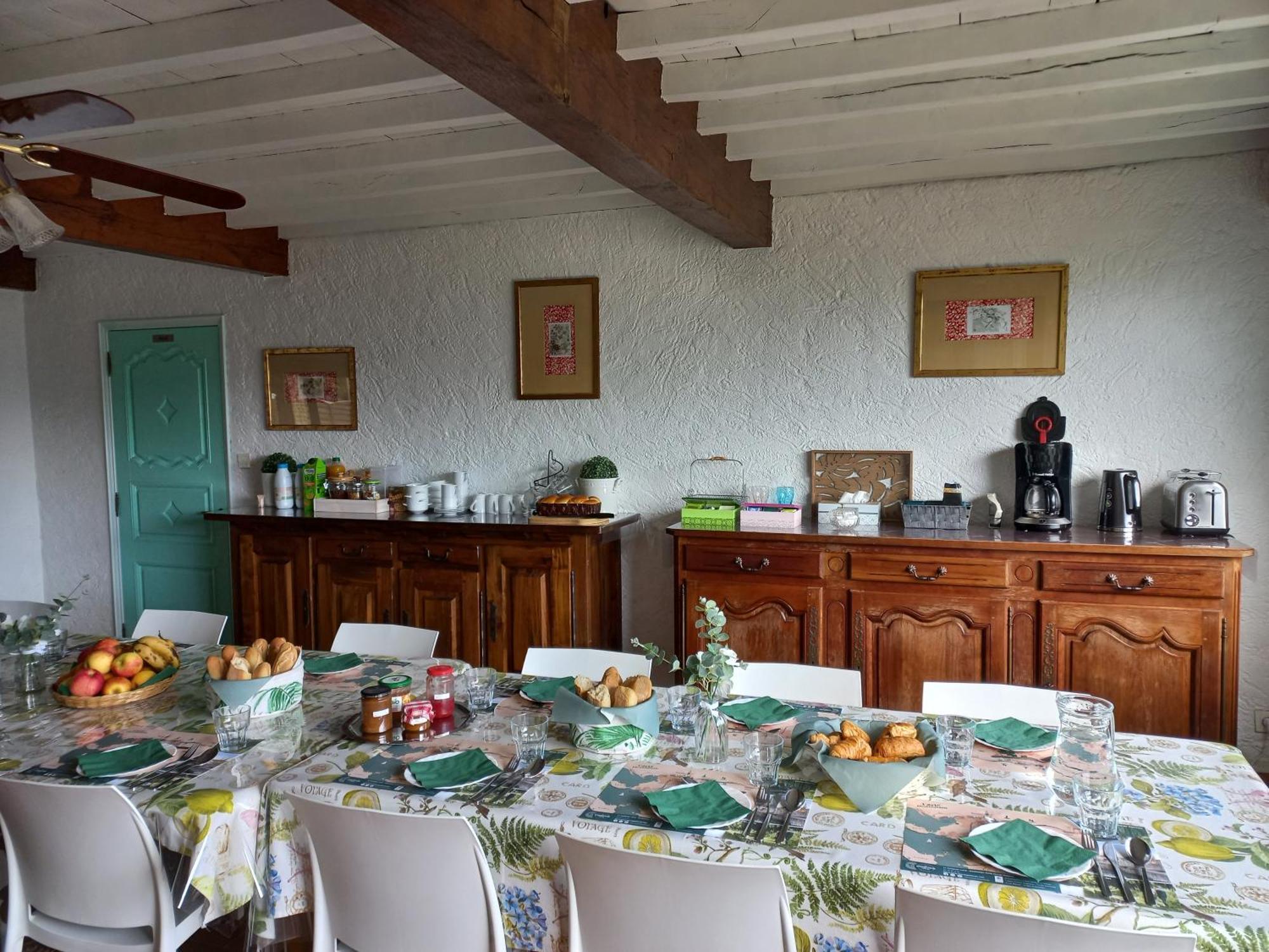Domaine De Fontsauzine - Gites Et Chambre D'Hotes Genouille  Экстерьер фото
