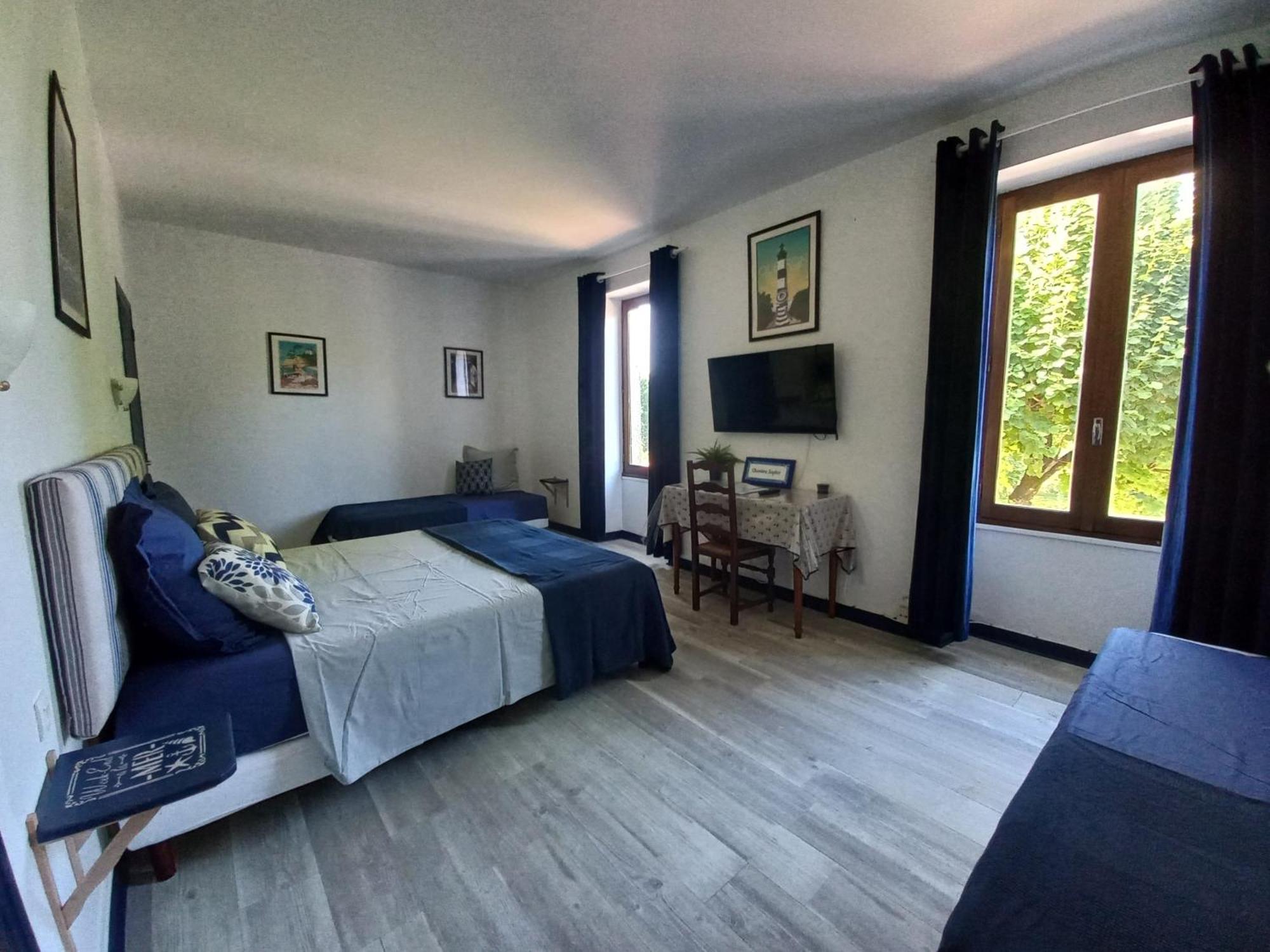Domaine De Fontsauzine - Gites Et Chambre D'Hotes Genouille  Экстерьер фото
