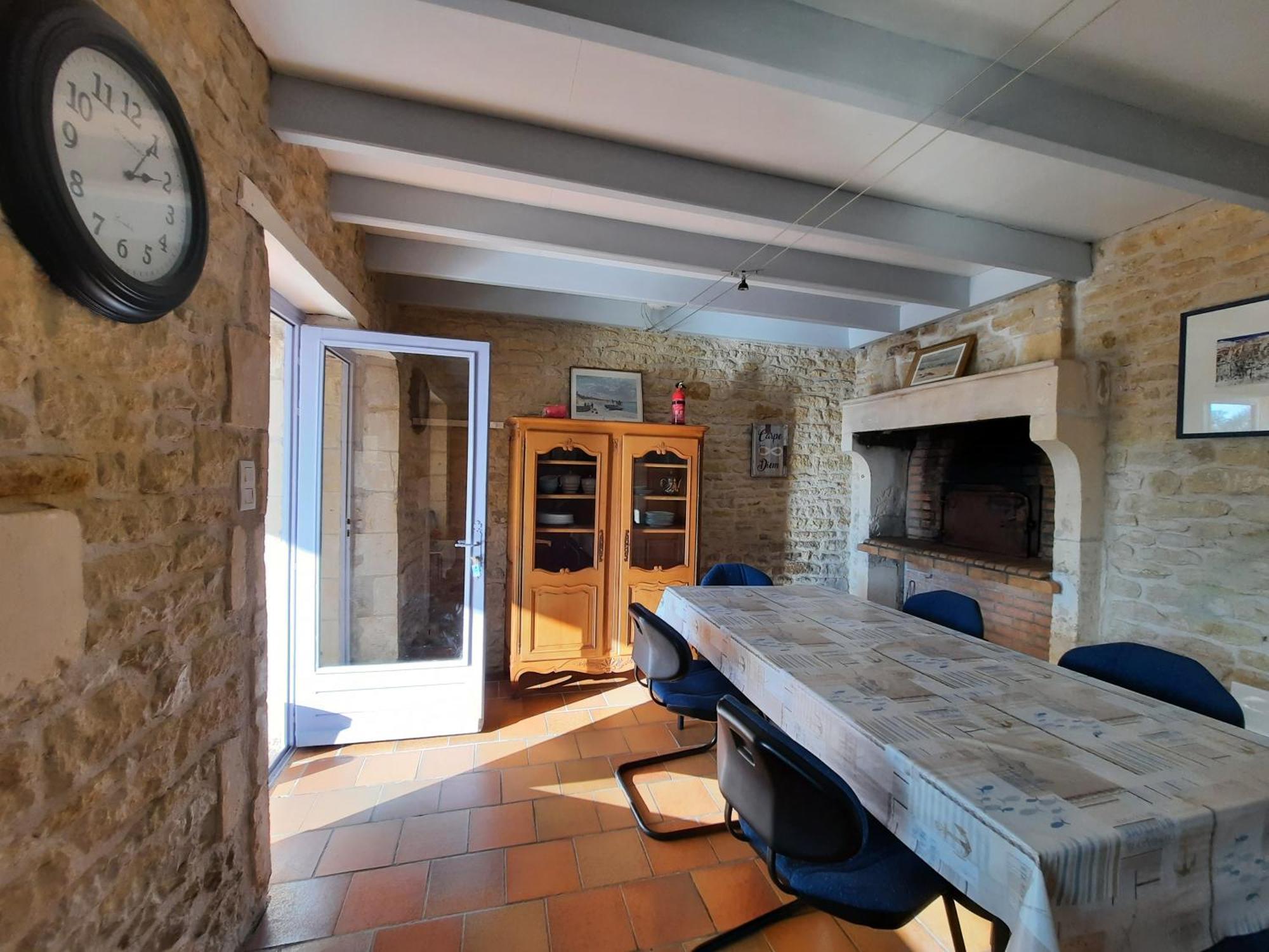 Domaine De Fontsauzine - Gites Et Chambre D'Hotes Genouille  Экстерьер фото